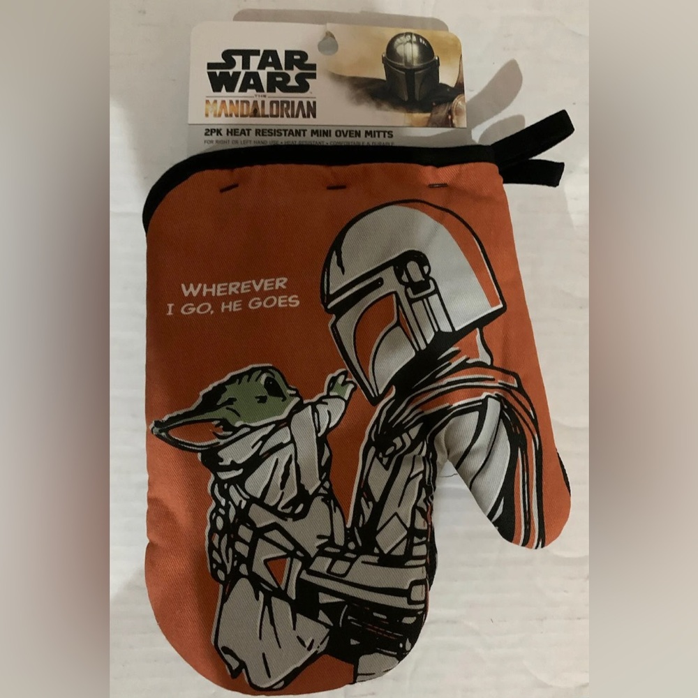 Set of 2 Disney Star Wars The Mandalorian Mando Mini Oven Mitts Heat Resistant
